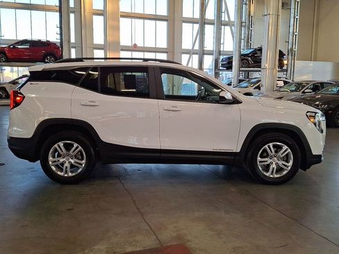 Used 2022 GMC Terrain SLE w/ Driver Convenience Package image 10