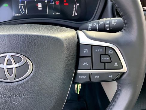 Used 2024 Toyota Grand Highlander XLE image 25