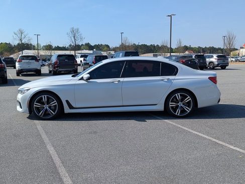 Used 2017 BMW 750i image 8