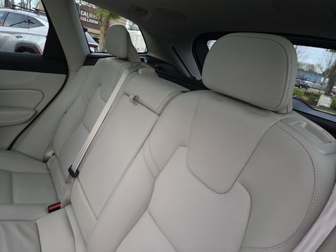 Used 2023 Volvo XC60 B5 Plus w/ Climate Package image 6