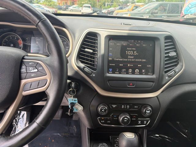 Used 2017 Jeep Cherokee Latitude w/ True North Edition AWD/4WD image 12