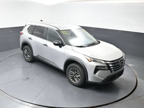 Used 2024 Nissan Rogue S FWD image 16