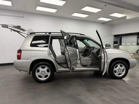 Used 2006 Toyota Highlander Limited image 26