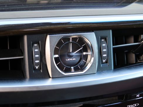 Used 2019 Lexus LX 570 4WD image 25