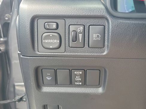 Used 2020 Toyota 4Runner SR5 AWD/4WD image 26