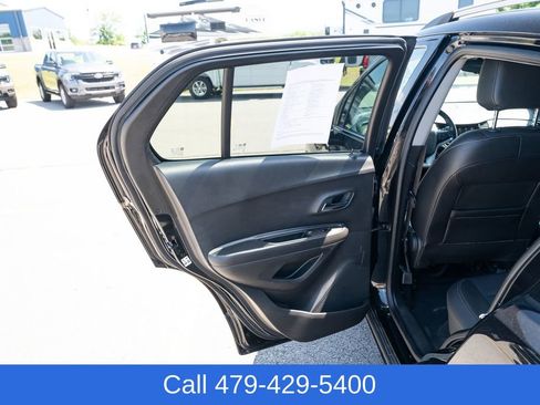 Used 2020 Chevrolet Trax LT w/ LT Convenience Package AWD/4WD image 14