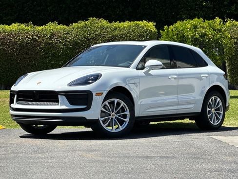 New 2026 Porsche Macan AWD/4WD image 1