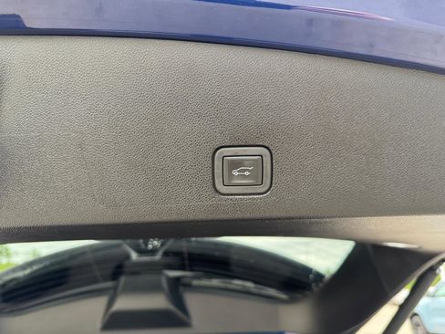 Used 2025 Cadillac XT6 Sport w/ Platinum Package image 13