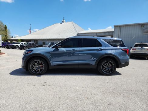 Used 2025 Ford Explorer ST image 6