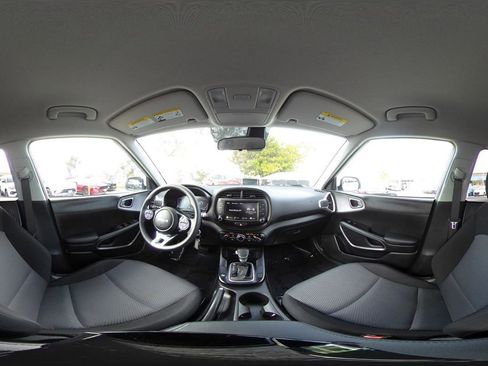 Used 2025 Kia Soul LX w/ LX Technology Package FWD image 42