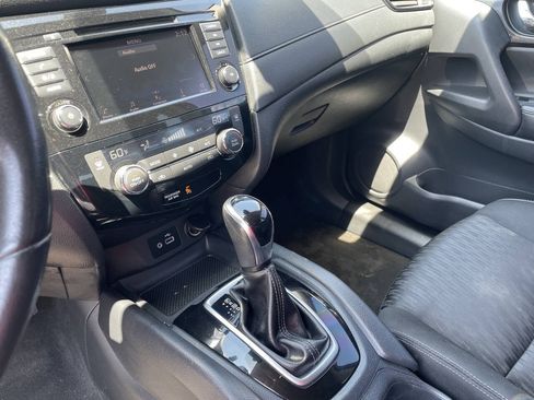 Used 2020 Nissan Rogue SV FWD image 20