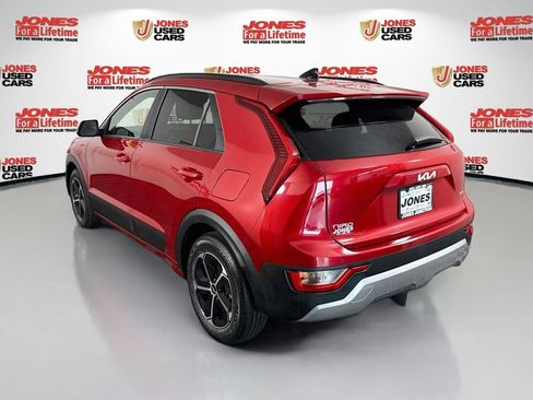 Used 2023 Kia Niro EX FWD image 2
