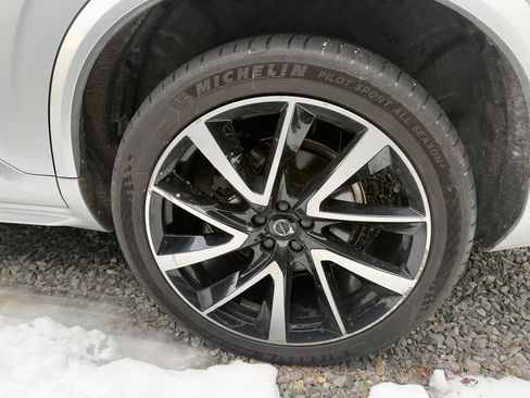 Used 2021 Volvo XC90 T6 Momentum image 10