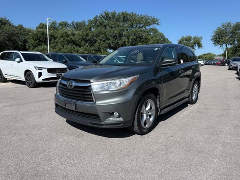 Used 2014 Toyota Highlander Limited Platinum AWD/4WD image 2