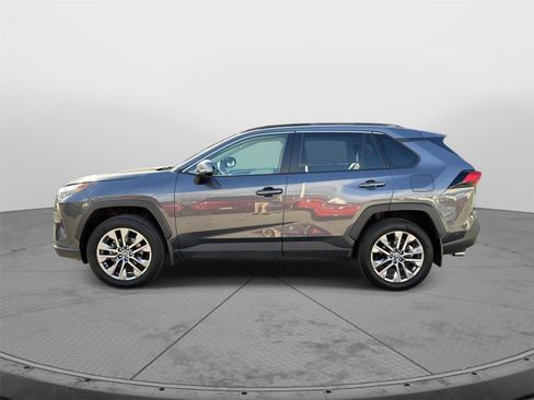 Used 2022 Toyota RAV4 XLE Premium image 40