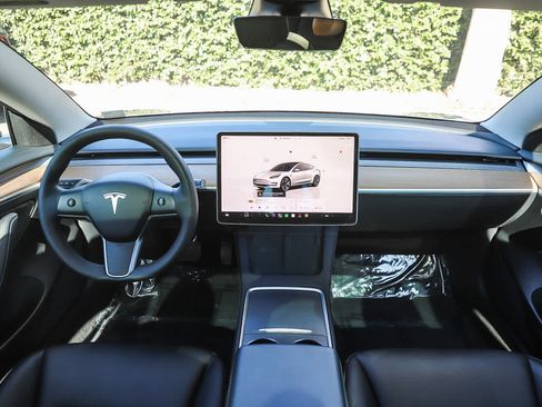 Used 2023 Tesla Model 3 Standard Range RWD image 12