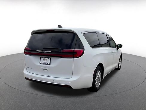Used 2023 Chrysler Pacifica Touring-L FWD image 14