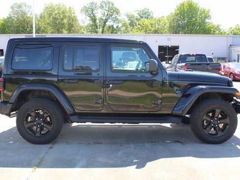 Used 2022 Jeep Wrangler Unlimited Sahara image 5