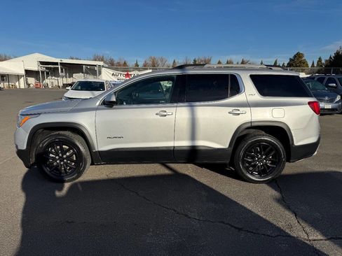 Used 2017 GMC Acadia SLT image 2
