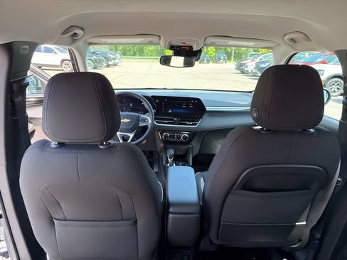 Used 2025 Chevrolet TrailBlazer LT w/ Convenience Package AWD/4WD image 21