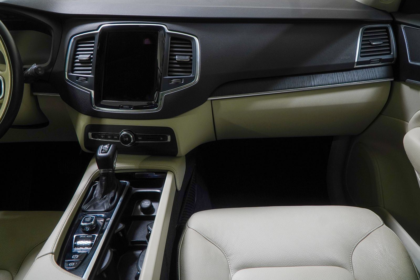 Used 2020 Volvo XC90 T6 Momentum w/ Protection Package Premier AWD/4WD image 36