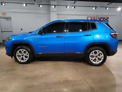 Used 2025 Jeep Compass Sport AWD/4WD image 4