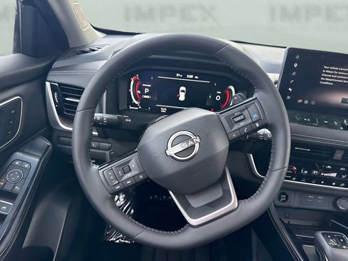 Used 2026 Nissan Rogue Platinum w/ Platinum Premium Package AWD/4WD image 15