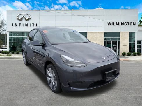 Used 2023 Tesla Model Y Long Range AWD/4WD image 1