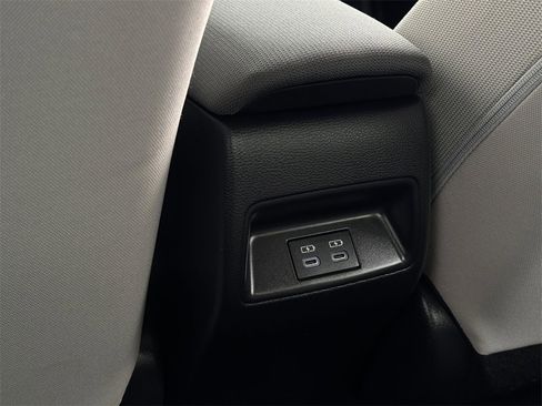 Certified 2023 Toyota Corolla LE image 31