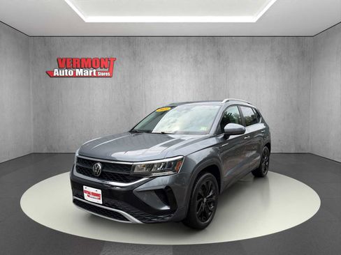Used 2023 Volkswagen Taos SE AWD/4WD image 3