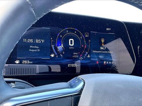 Used 2025 Chevrolet Equinox LT w/ Convenience Package II FWD image 3