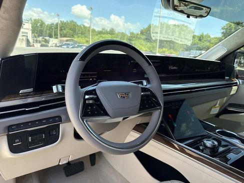 New 2026 Cadillac Escalade Platinum Luxury w/ LPO, Radiant Package AWD/4WD image 34