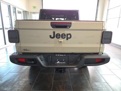 Used 2022 Jeep Gladiator Sport image 5