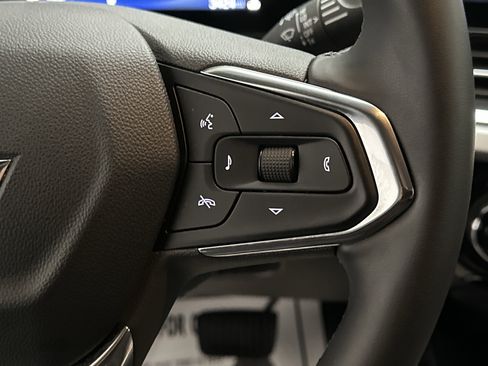 Used 2025 Chevrolet Trax LT w/ LT Convenience Package image 24