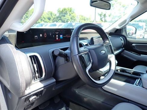 Used 2025 Ford Expedition Platinum AWD/4WD image 17
