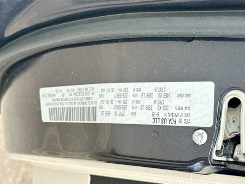 Used 2020 Chrysler Pacifica Touring-L w/ Advanced Safetytec Group FWD image 36