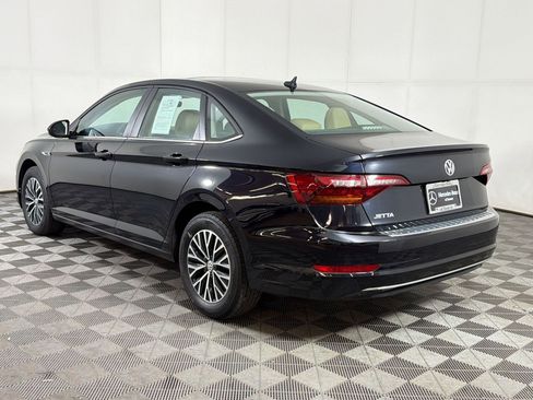 Used 2019 Volkswagen Jetta SEL w/ Cold Weather Package FWD image 2