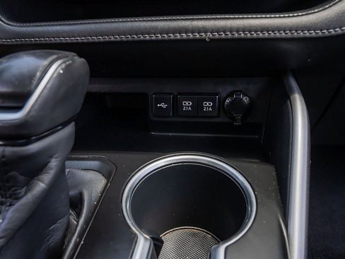 Used 2020 Toyota Highlander XLE FWD image 29