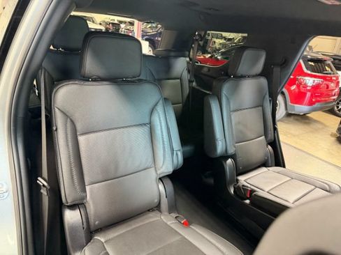 Used 2025 GMC Yukon Denali AWD/4WD image 31