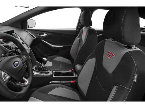 Used 2018 Ford Focus ST w/ Equipment Group 402A FWD image 9