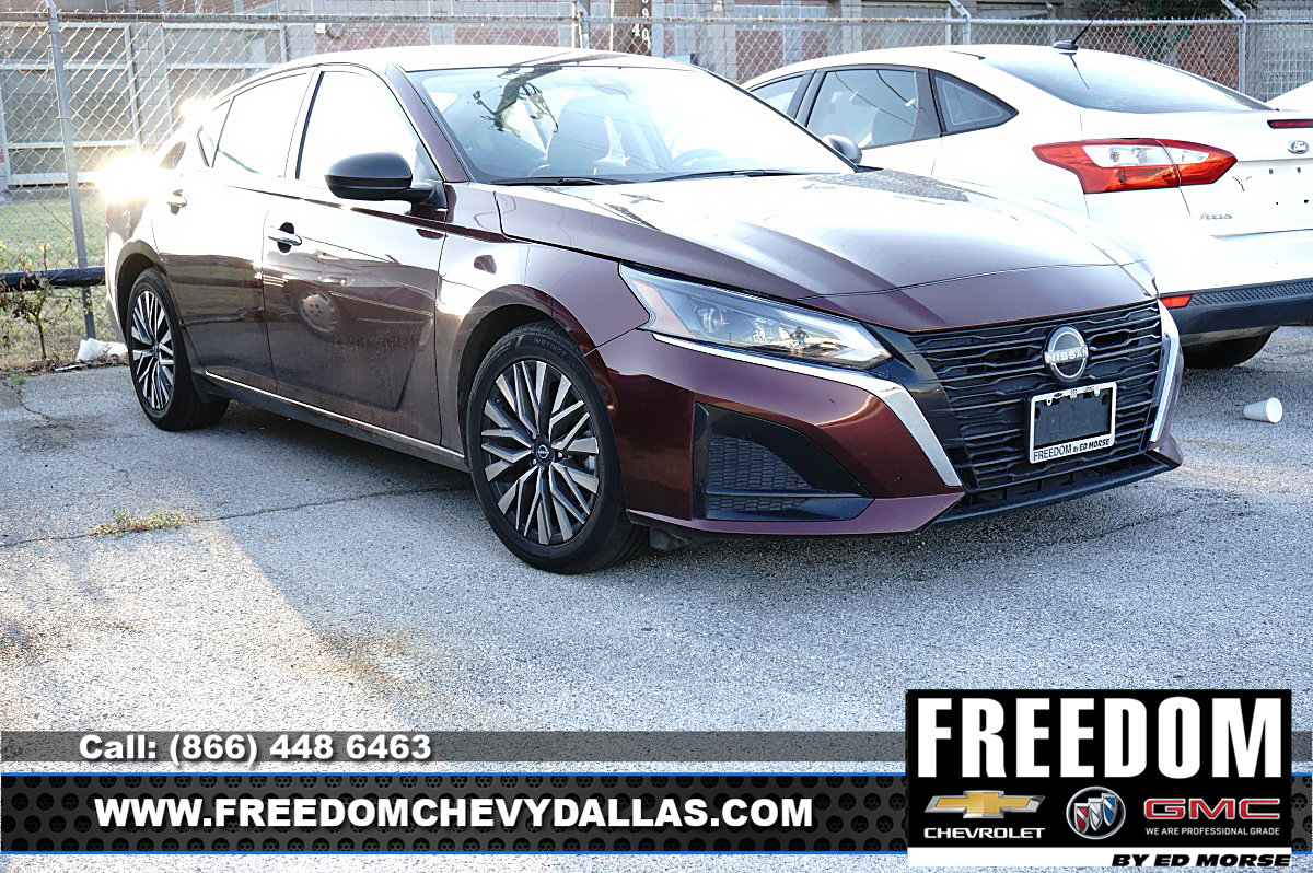 Used 2024 Nissan Altima 2.5 SV FWD image 1