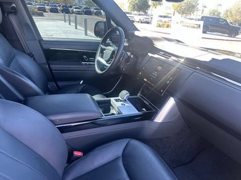 Used 2025 Land Rover Range Rover SE AWD/4WD image 9