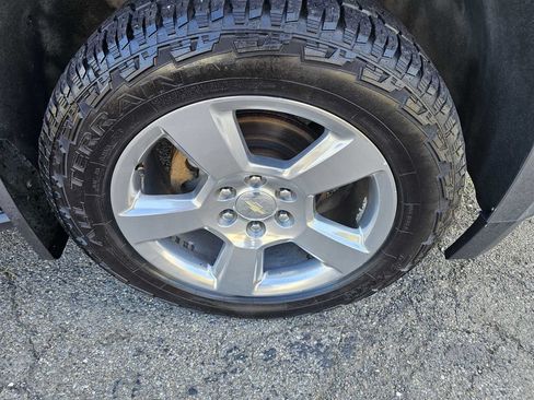Used 2019 Chevrolet Tahoe LS w/ All-Season Package AWD/4WD image 16