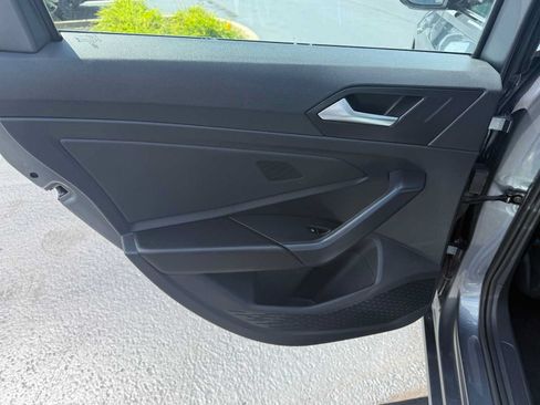 Certified 2023 Volkswagen Jetta SE w/ Panoramic Sunroof Package FWD image 18