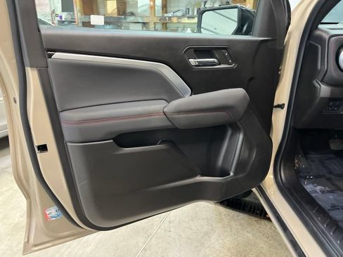 Used 2023 Chevrolet Colorado Z71 w/ Advanced Trailering Package AWD/4WD image 11