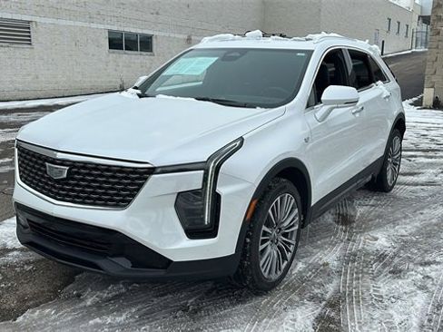 Used 2024 Cadillac XT4 Premium Luxury image 9