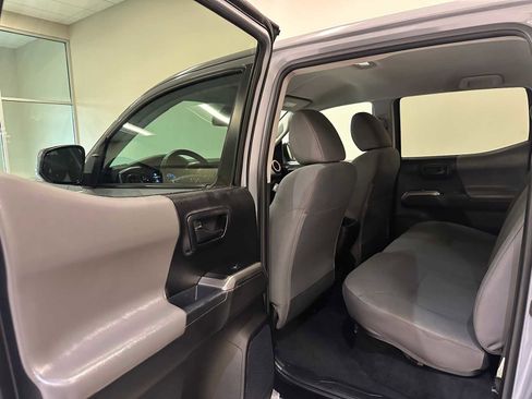 Used 2021 Toyota Tacoma SR5 AWD/4WD image 22