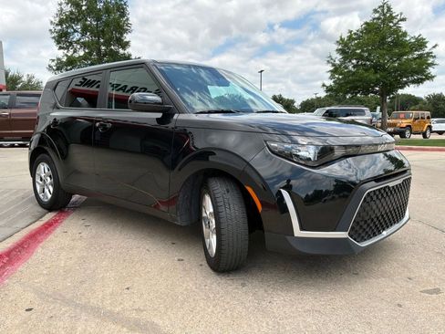 Used 2025 Kia Soul LX w/ LX Technology Package FWD image 4