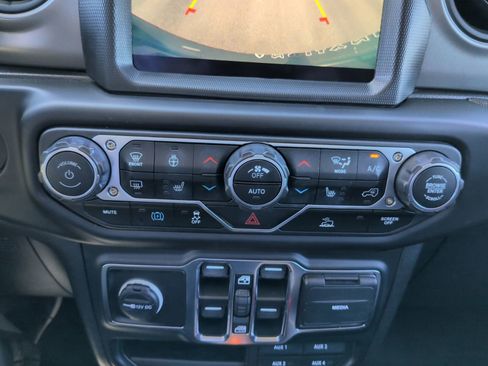 Used 2023 Jeep Wrangler Unlimited w/ Cold Weather Group AWD/4WD image 24