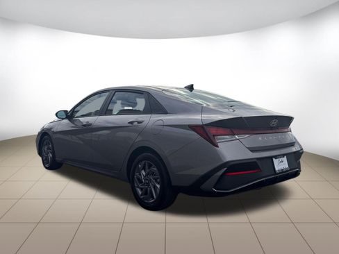 Used 2024 Hyundai Elantra SEL FWD image 5